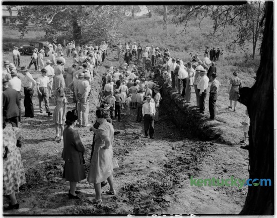 A crowd gathered to watch scientists search for bones from prehistoric animals at Blue Licks State Park in Nicholas County in September 1946. Published in the Lexington Herald September 16, 1946. Herald-Leader Archive Photo 