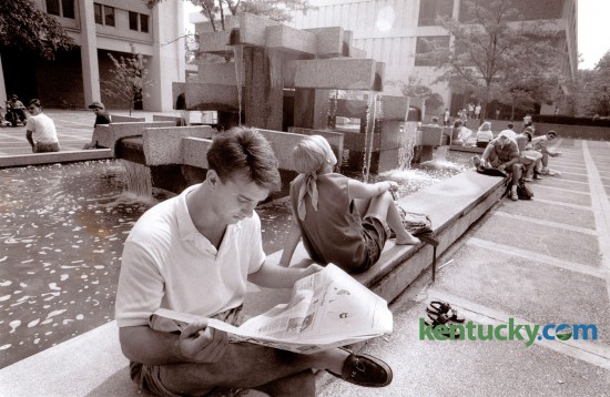 Kevin White, a University of Kentucky sophomore read the Kernel by the fountain in front of Patterson Office Tower August 28, 1989. The fountain was removed in 1999. Photo by Clay Owen