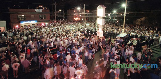 Thousands of Kentucky basketball fans rush to the junction of Euclid and Woodland Avenue March 30, 1998 in Lexington to celebrate Kentucky winning the NCAA Championship game over Utah, 78-69. Photo by Joseph Rey Au