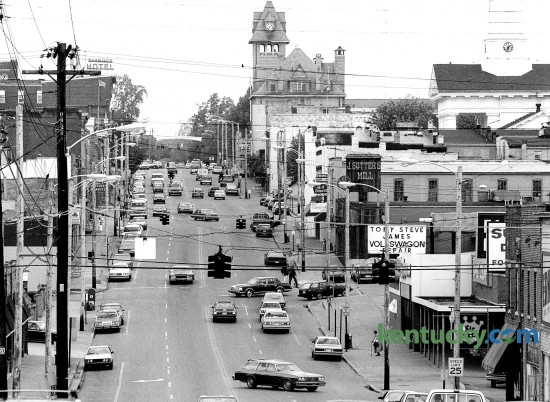 Downtown Richmond, looking east down Main Street, May 15, 1989. Photo by Charles Bertram | staff