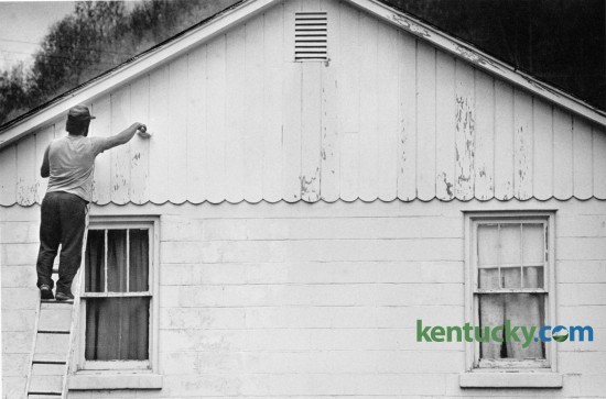 Harold Shepherd applied a fresh coat of paint to a house along Ky. 699 near Leatherwood in Perry County on April 21, 1986. Photo by Jim Wakeham | Staff