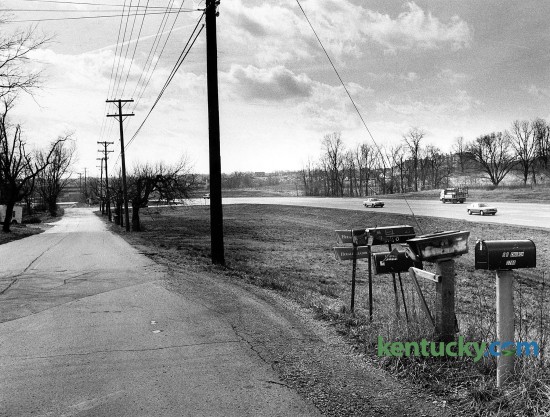 On the left, a section of Old Tates Creek Pike while to the right is Tates Creek Road, Feb. 8, 1989. The photo is taken from Jonestown Lane looking south. The left side would later become the Glen Creek neighborhood. The right side of Tates Creek Road in this picture would become the location of a Lexington Public Library branch in 2001. In 1985, Tates Creek was widended from a two-lane road to five lanes from Armstrong Mill Road out past Man o' War Boulevard to the Hartland neighboorhood. Photo by Frank Anderson | staff
